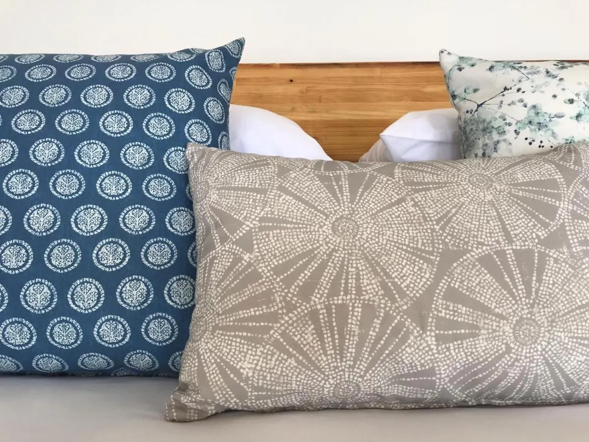 The Tides Bed & Breakfast Simonʼs Town 0*,  Güney Afrika