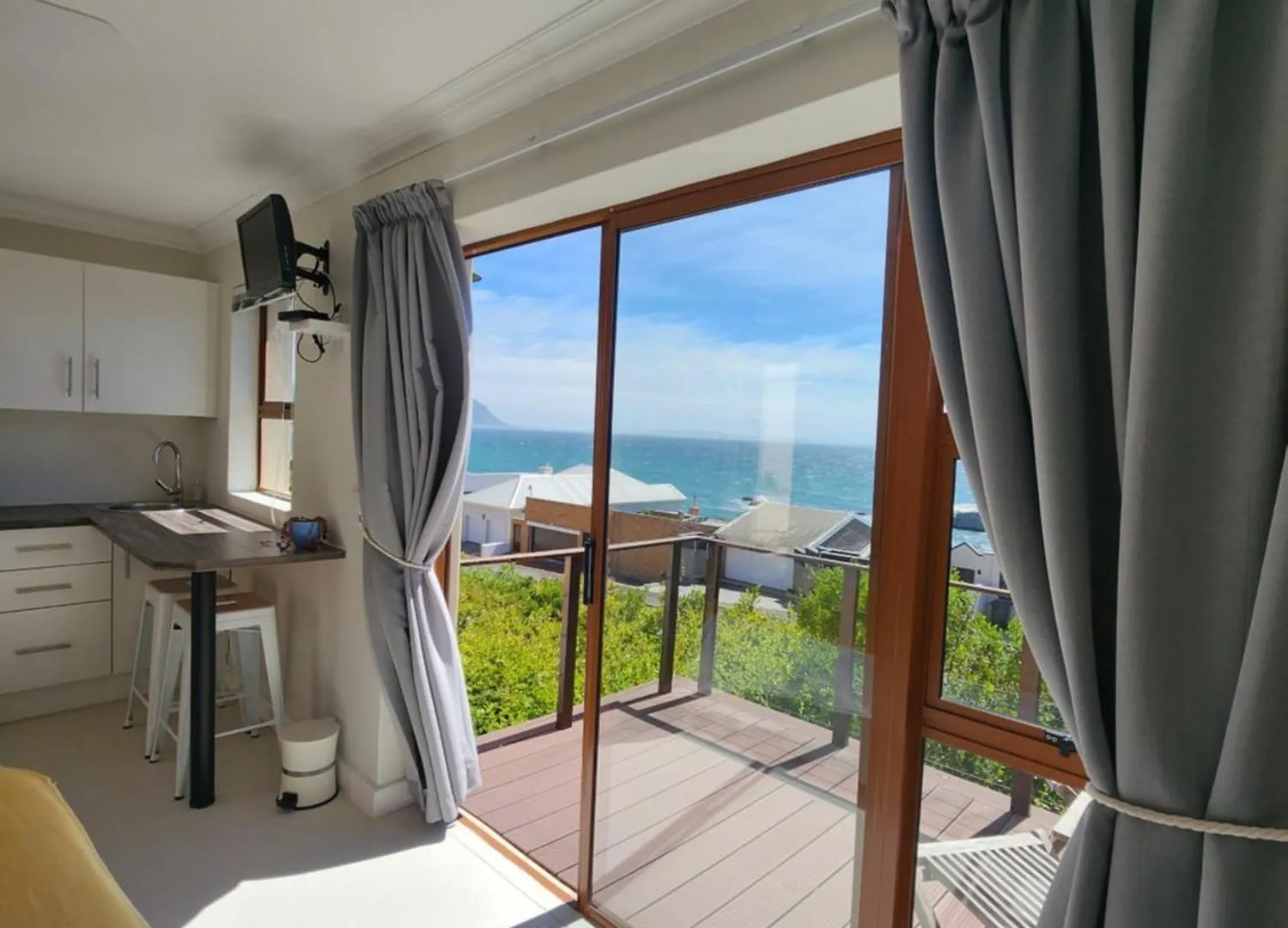 The Tides Bed & Breakfast Simonʼs Town 0*,