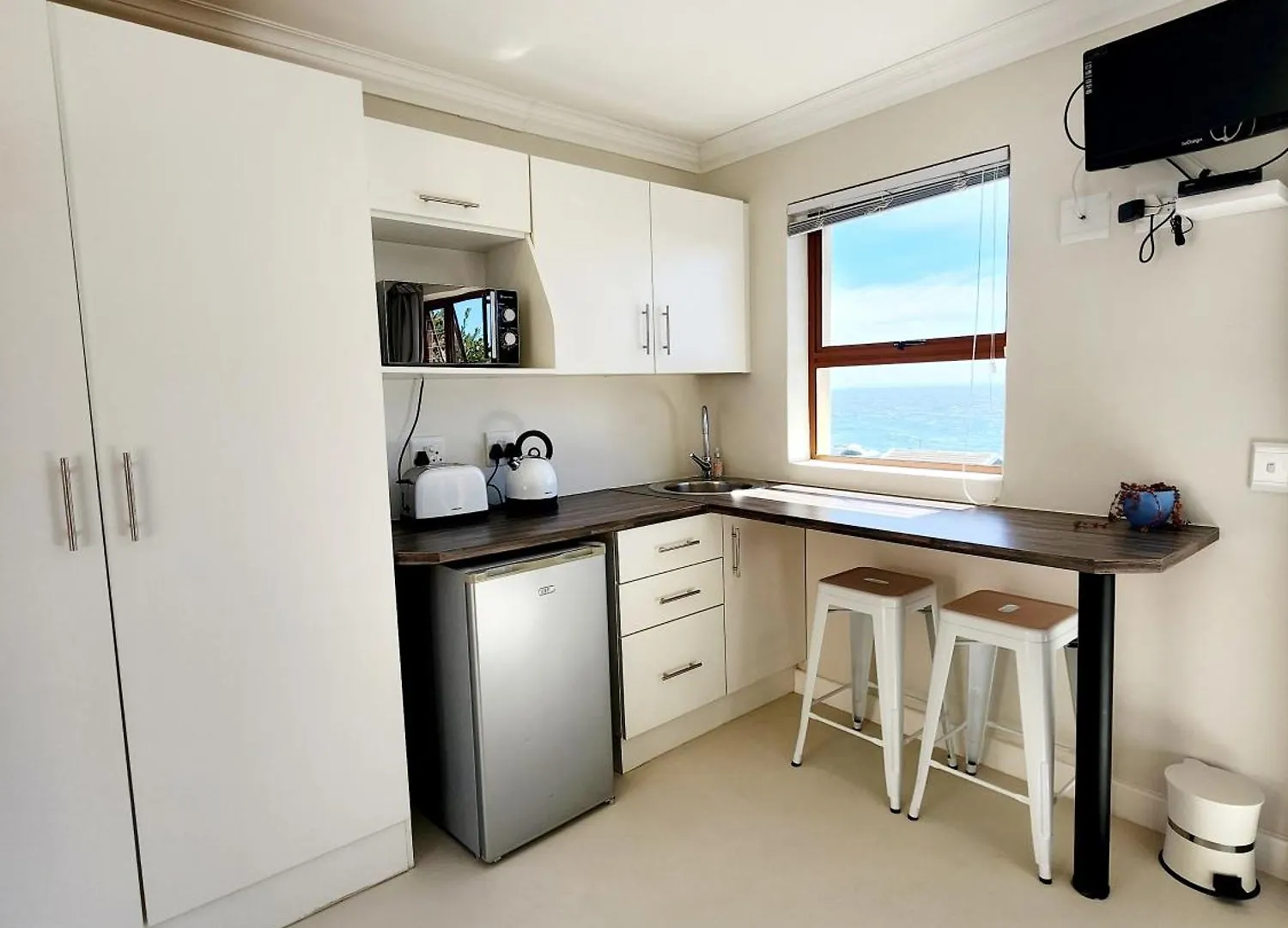The Tides Bed and Breakfast Simonʼs Town 0*,  Νότια Αφρική