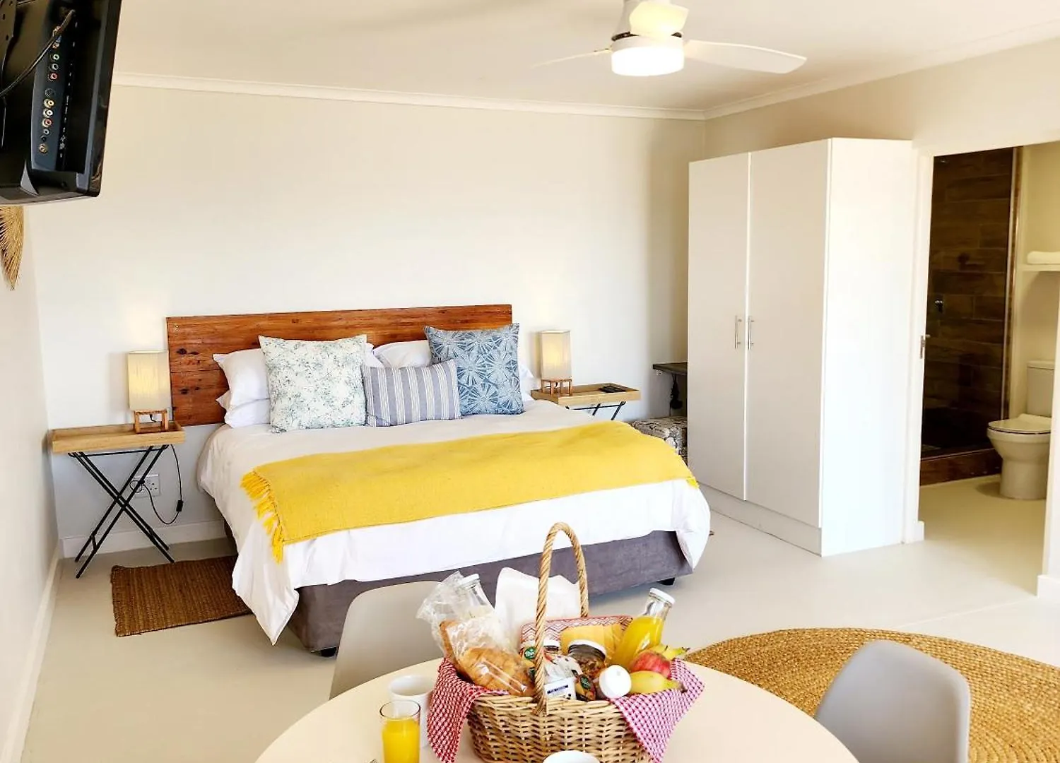 The Tides Bed and Breakfast Simonʼs Town